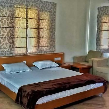 Nature Lovers Farm Hotel Гургаон Екстериор снимка